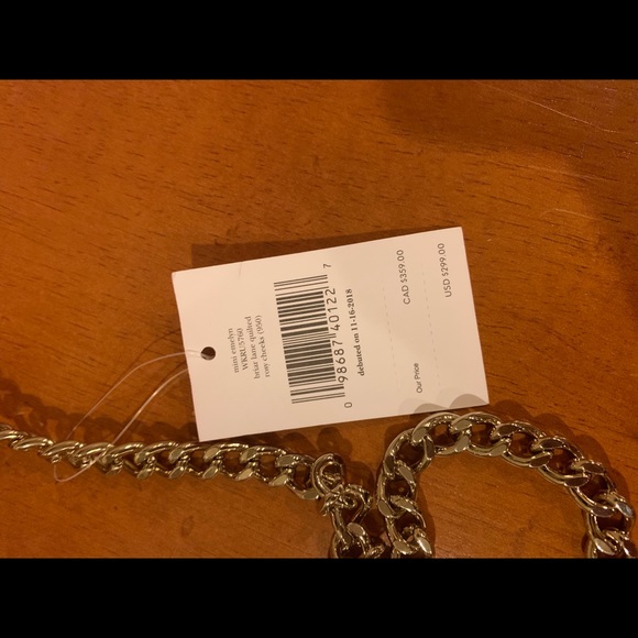 Mini Emelyn - Picture 3 of 5